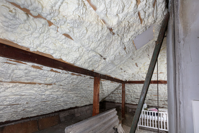 zateplení půdy, stříkaná PUR izolace