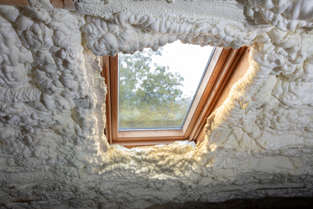 stříkaná PUR pěna podkroví, PUR izolace