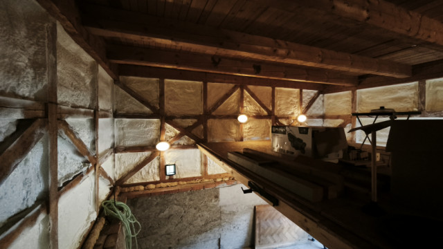 Stříkaná izolace stěn, zateplení PUR pěnou