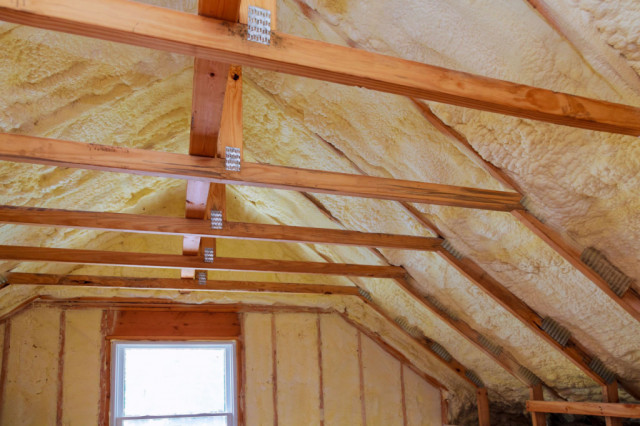 pur pěna stříkaná izolace výhody