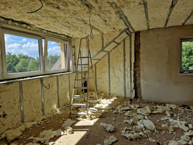 Doporučená tloušťka izolace v střeše je 30 cm.