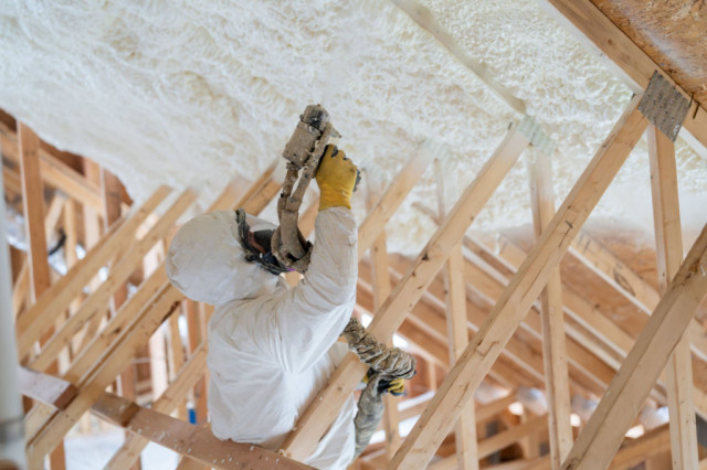 stříkaná pur pěna střecha